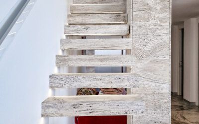 Nuestro Travertino Silver White en una Villa en el Mar